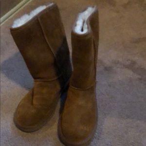 Size 7 KOOLABURRA by UGG boots.
